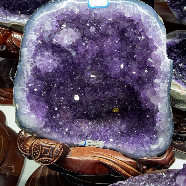 紫晶未镶嵌大型摆件（非配饰）琪