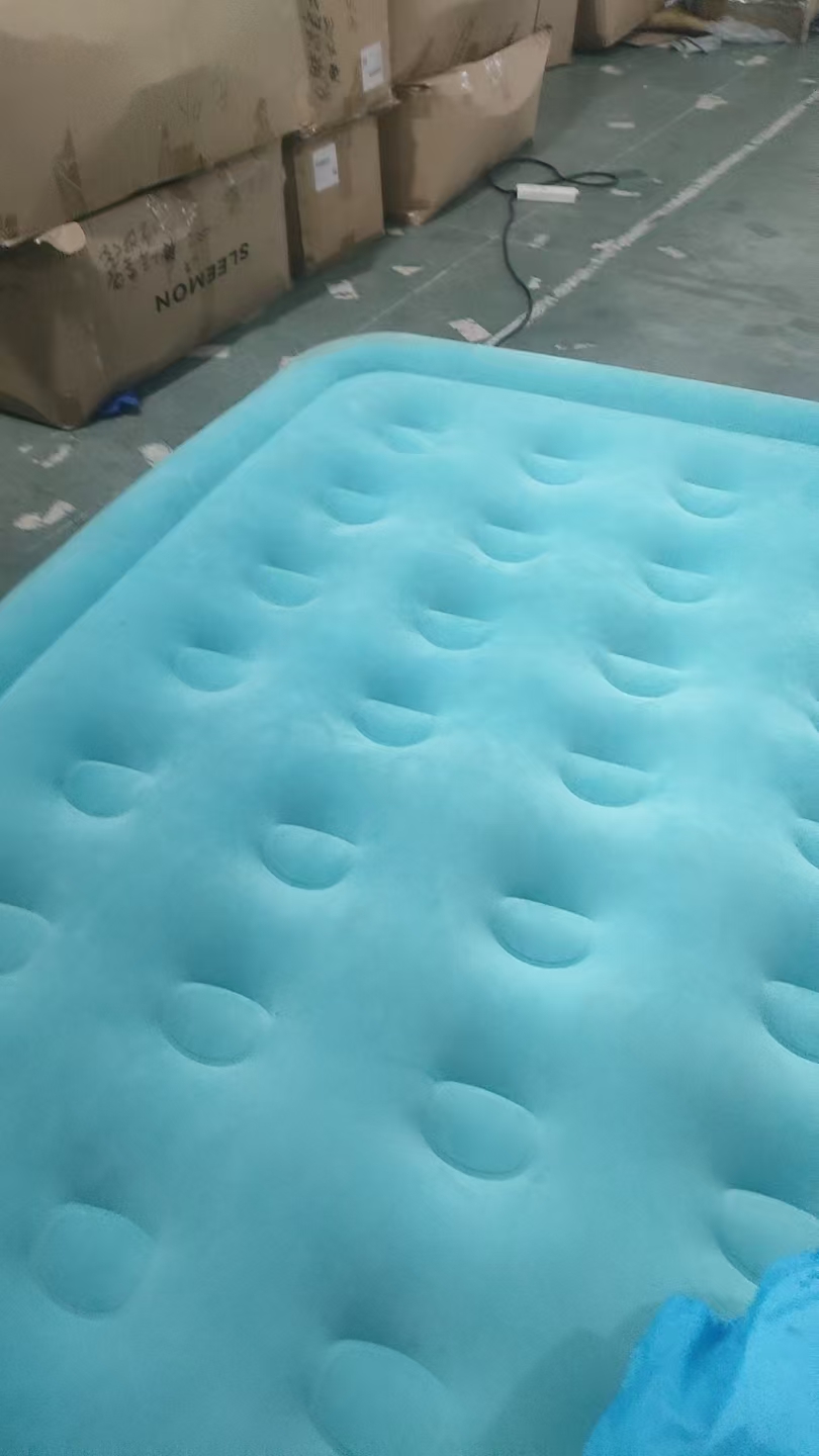 插电款和户外气泵电池需自己买浅蓝色充气床垫152*203*43约15斤