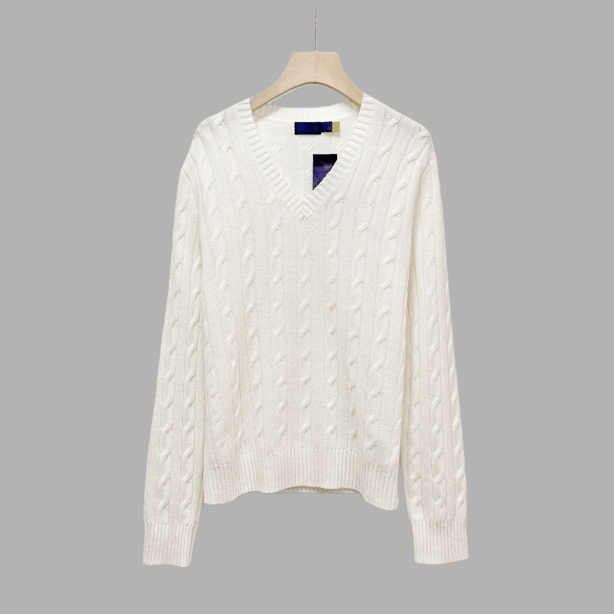 【糖糖】“麻花绣标”原单V领针织衫经典复古羊绒衫白色