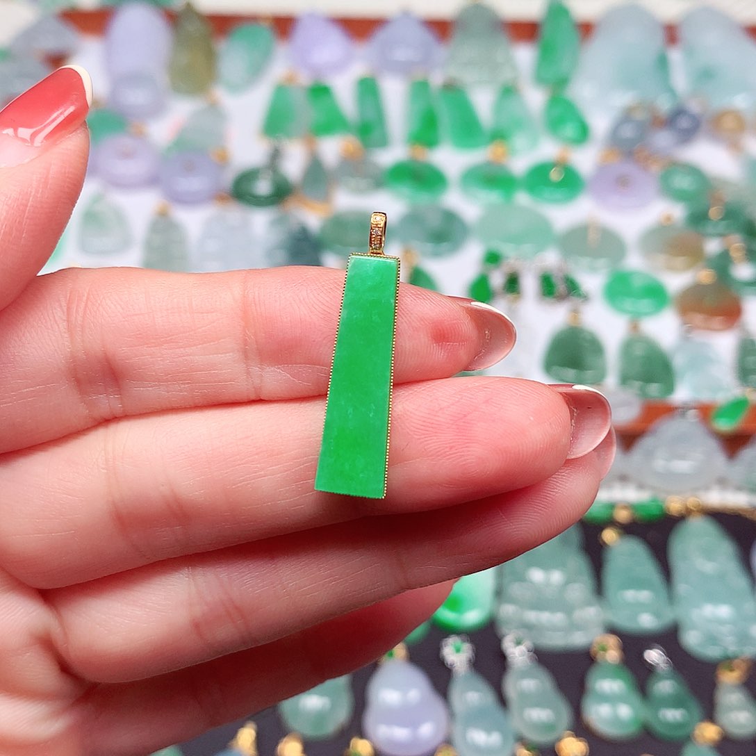 翡翠颈饰18K金镶嵌天然翡翠A货