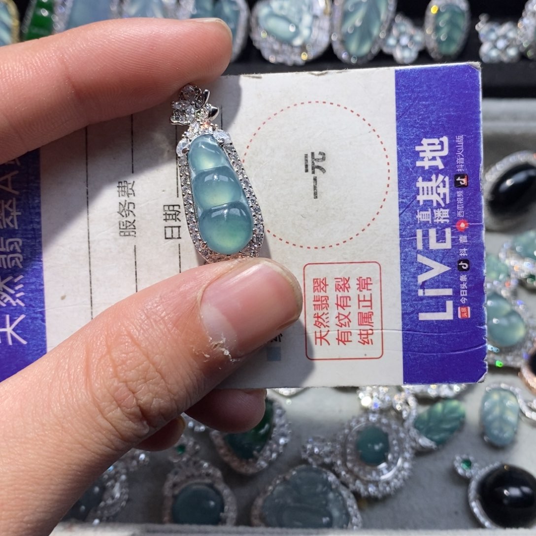翡翠颈饰未镶嵌翡翠