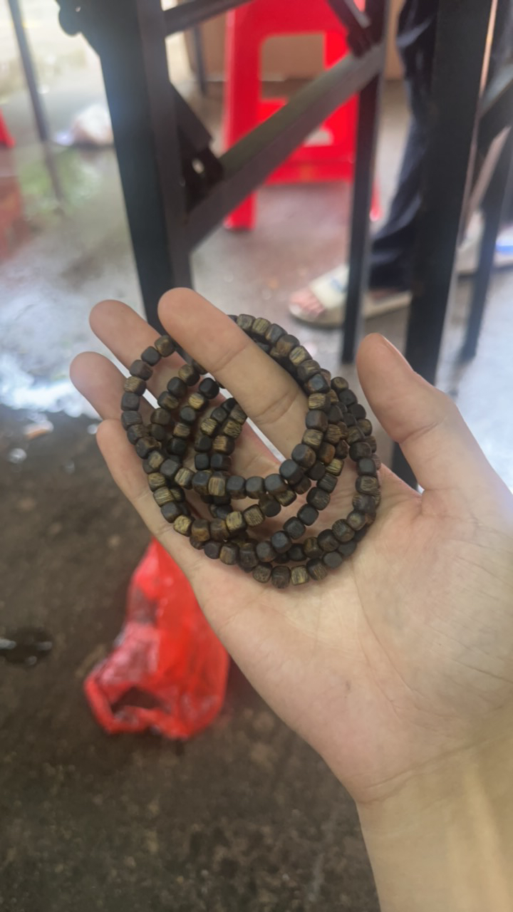 沉香【市寻琼香】尖峰岭沉香0.5手串4克➕多样性发一@@6-15-16