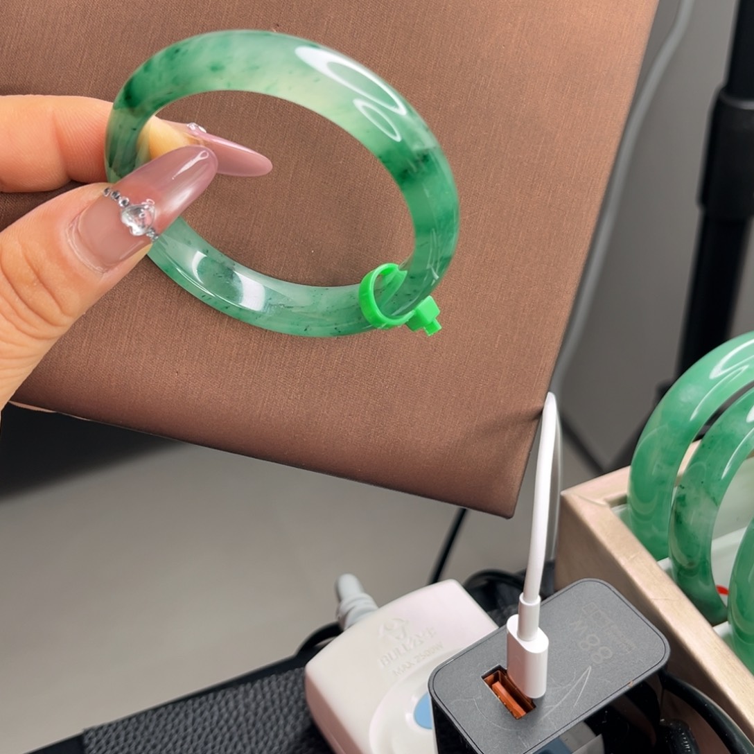 石英质玉未镶嵌手镯非洲翠