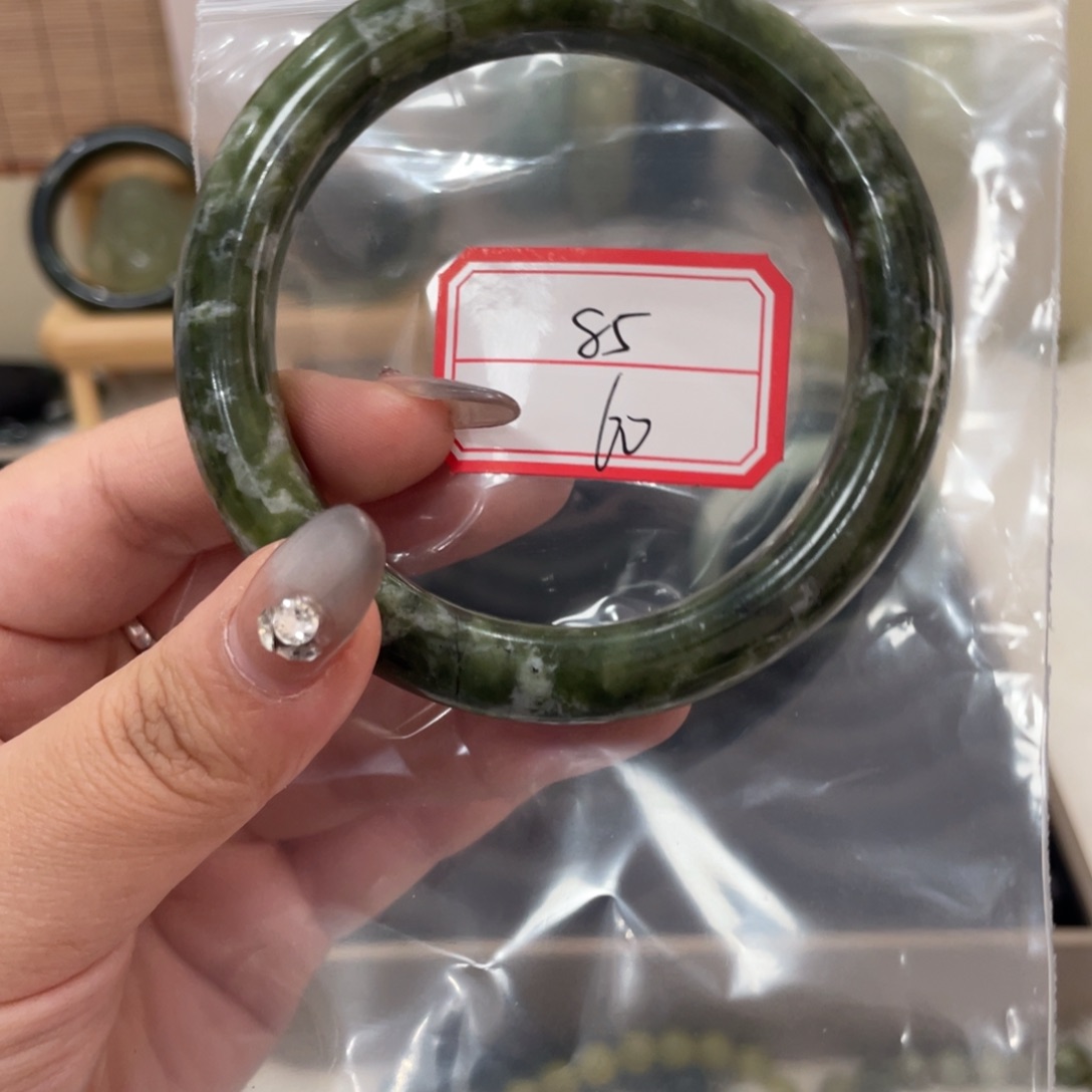 蛇纹石玉手镯未镶嵌