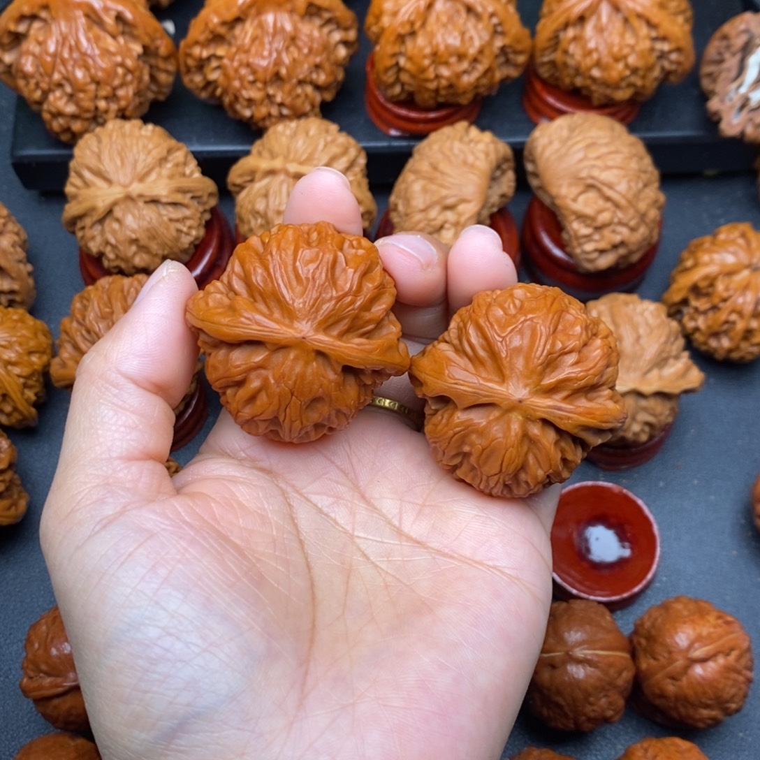 L***文玩核桃把件宫灯