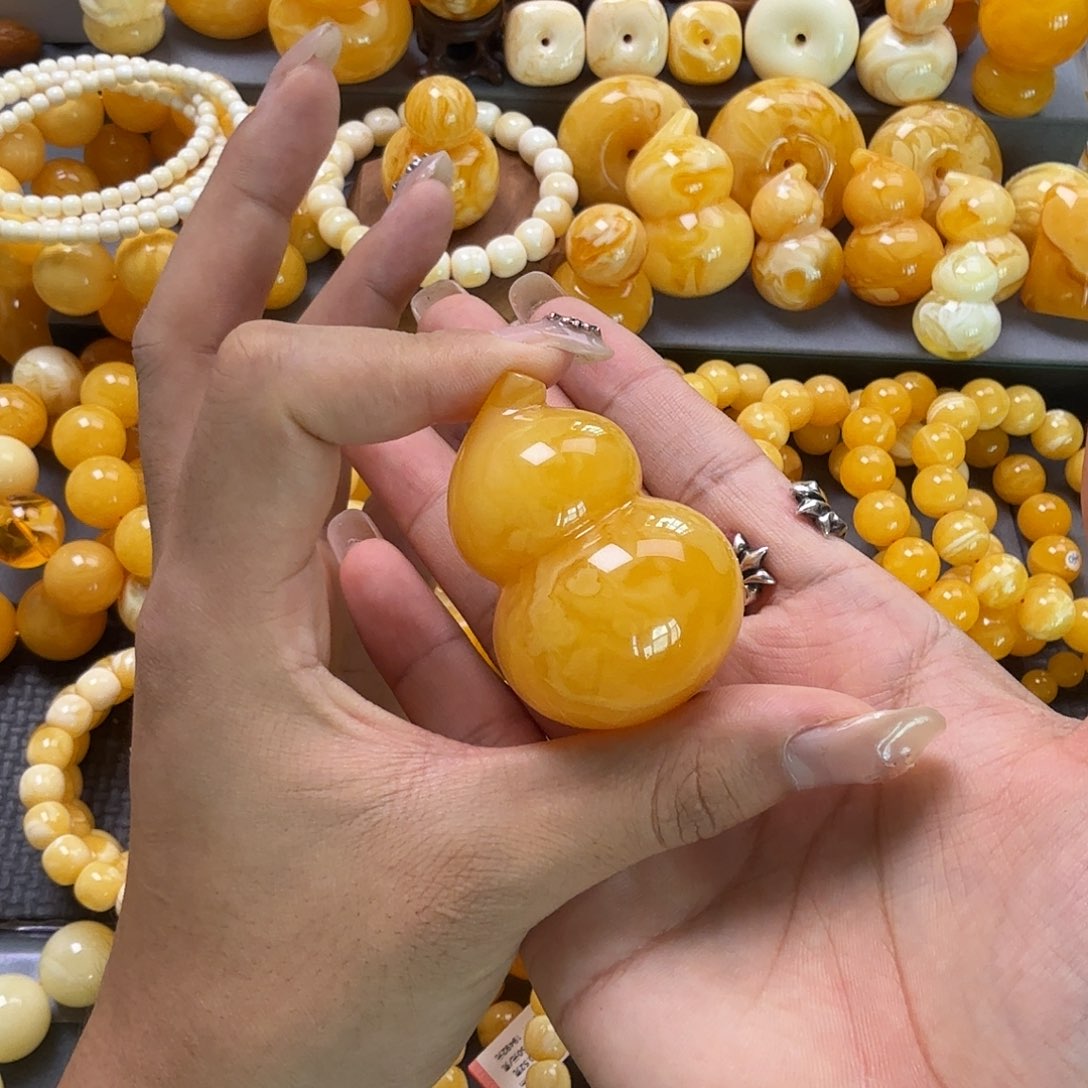 蜜蜡未镶嵌珠宝奇石
