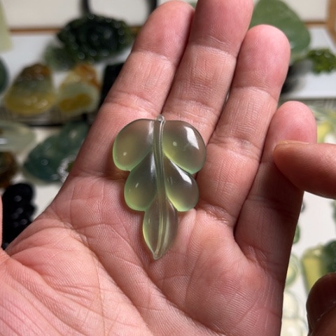 蛇纹石玉颈饰未镶嵌