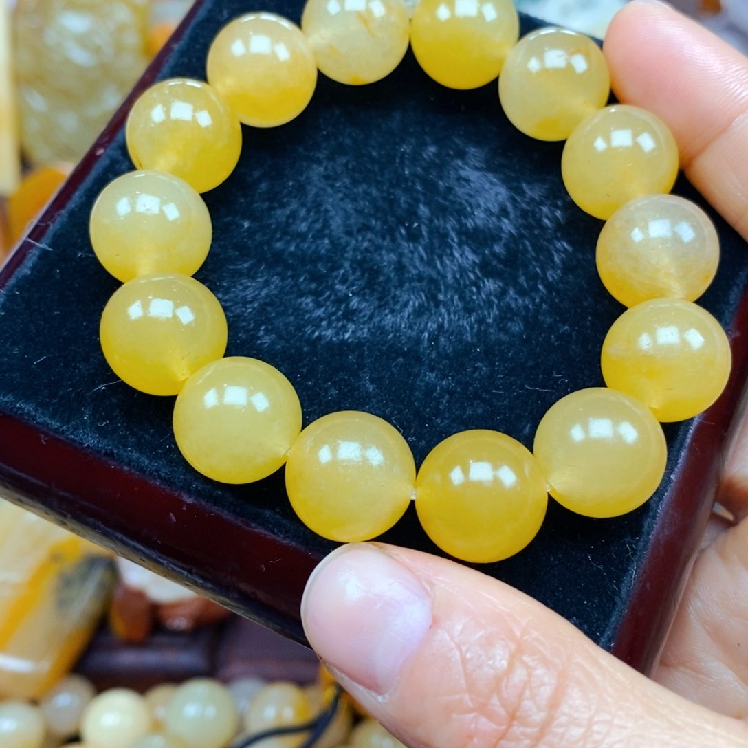 石英质玉（黄龙玉）未镶嵌颈饰