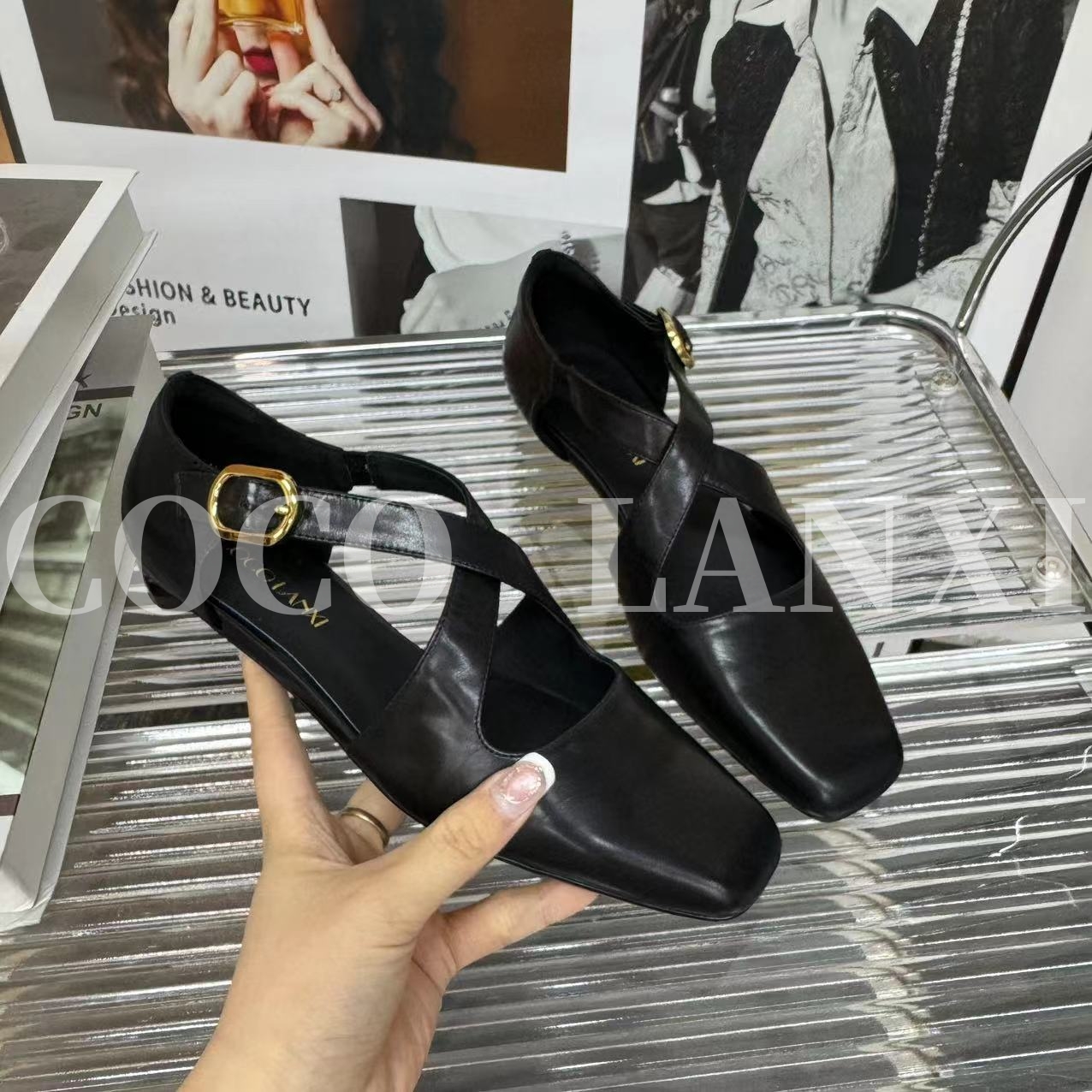 【梦悦】优雅气质真皮复古粗跟英伦风软底中跟小单鞋25DX267LX