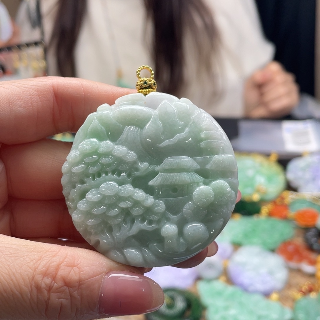 翡翠未镶嵌颈饰待编织