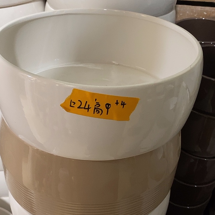 陶瓷花盆有孔 瑕疵介意勿拍 