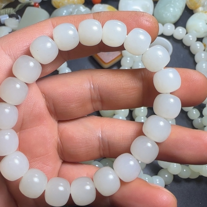 木***水和田玉（子料）未镶嵌手链