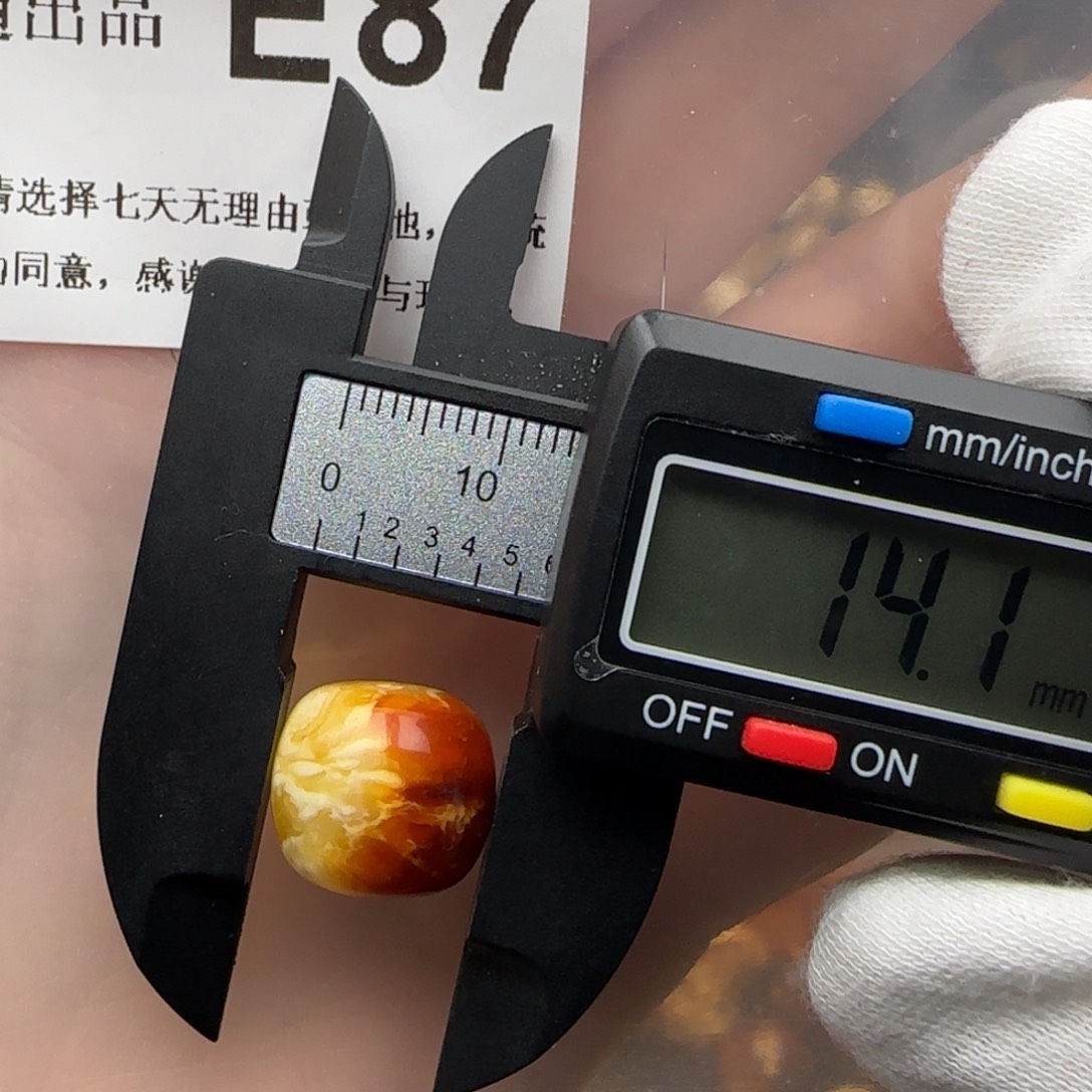 琥珀裸石未镶嵌?*。琥珀蜜蜡