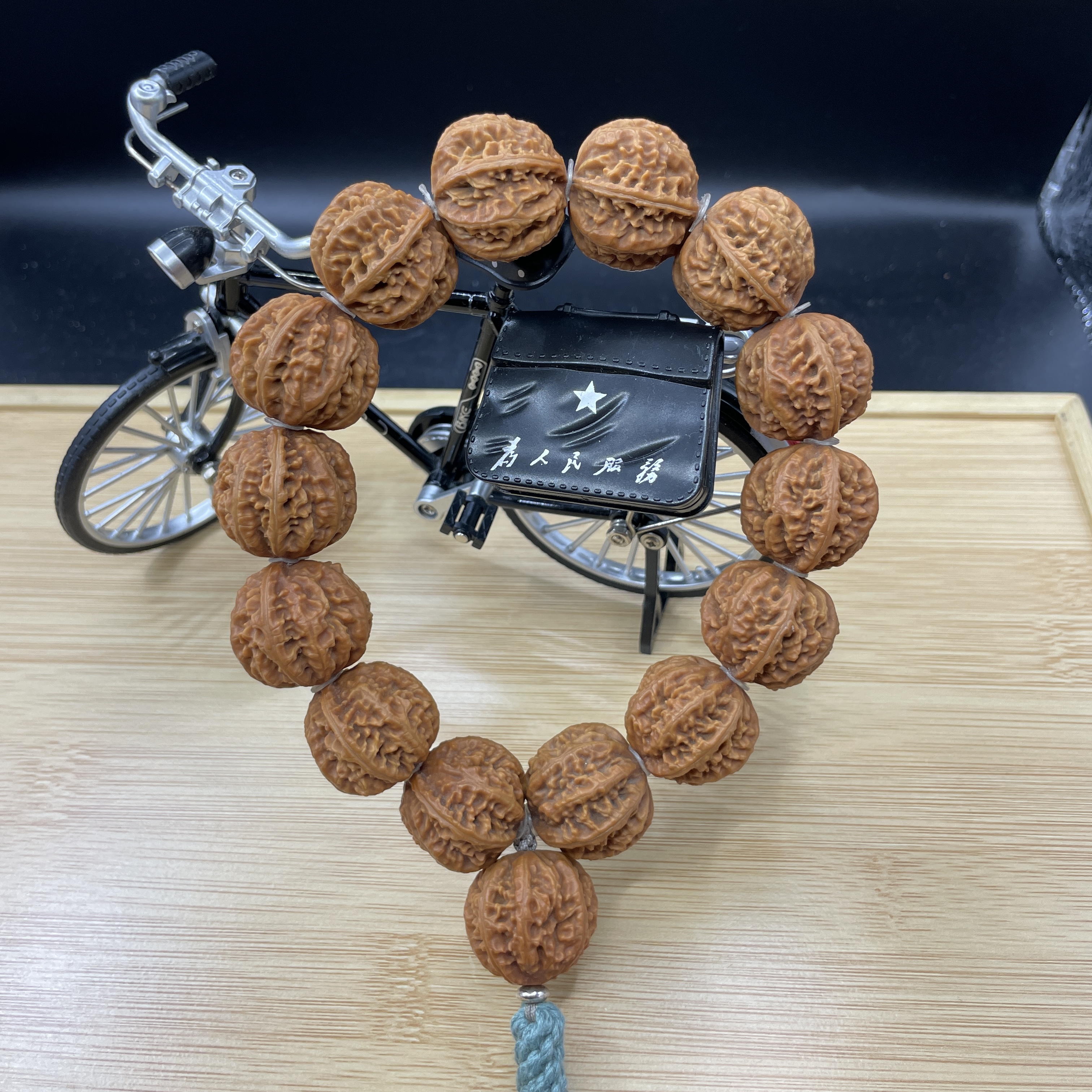 文玩核桃手串野生核桃麻花纹把件