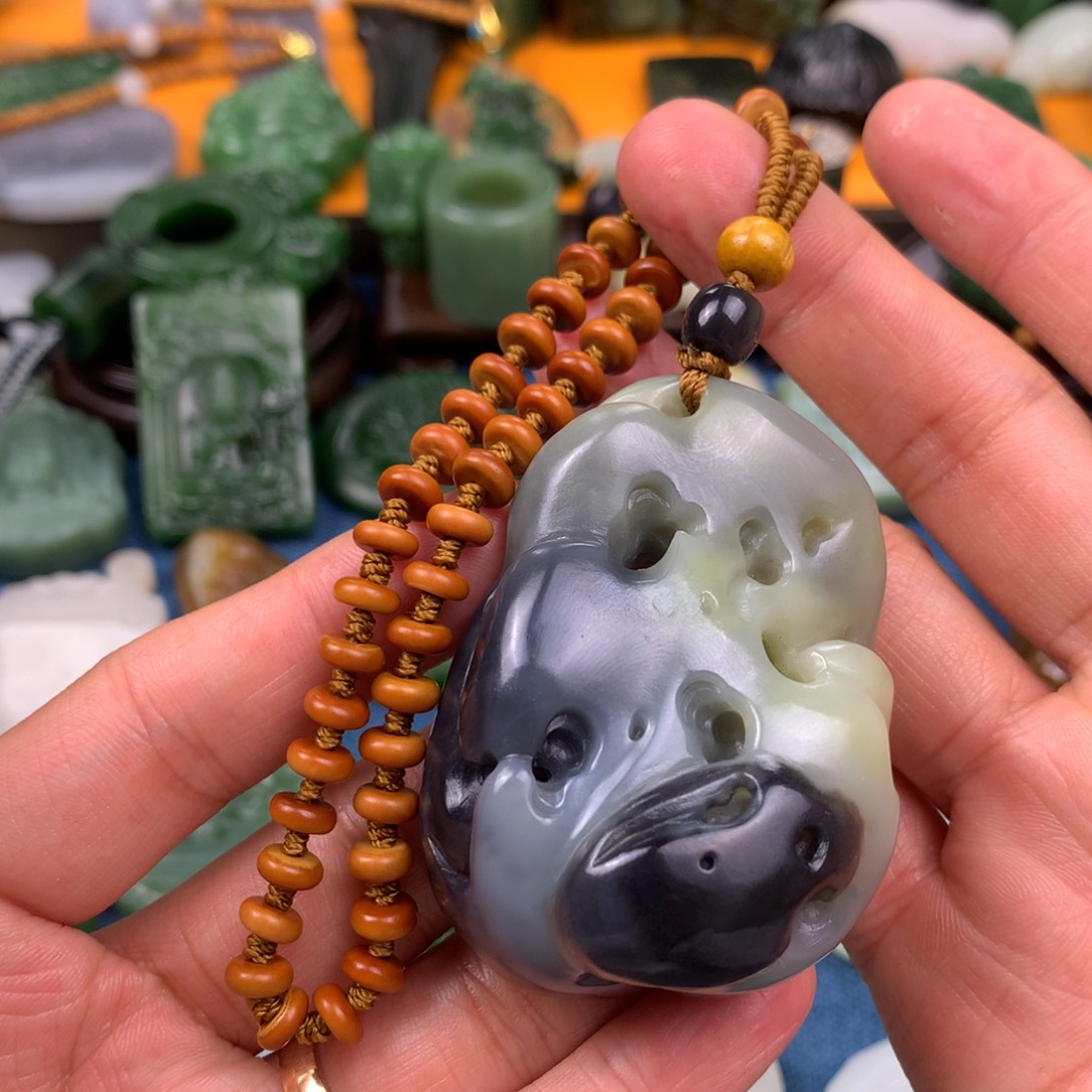 和田玉未镶嵌颈饰