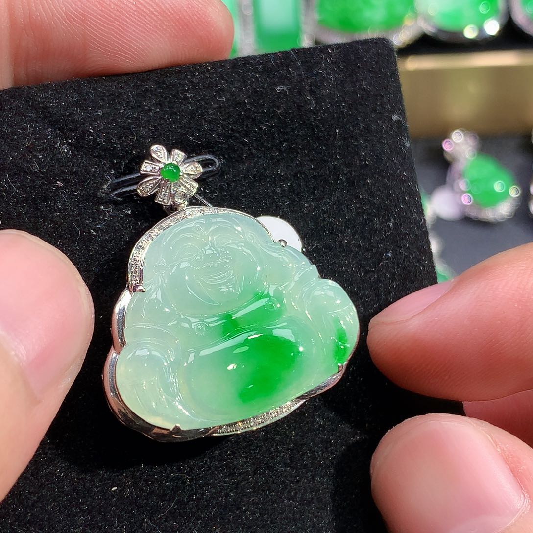 翡翠18K金镶嵌颈饰