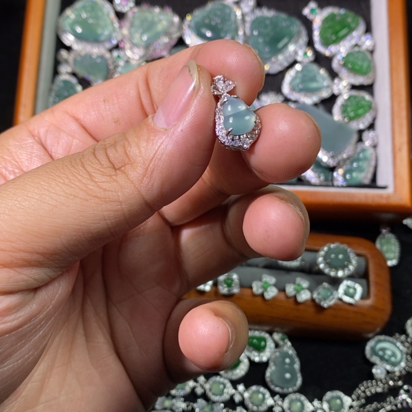 【闪购商品】翡翠颈饰未镶嵌天然