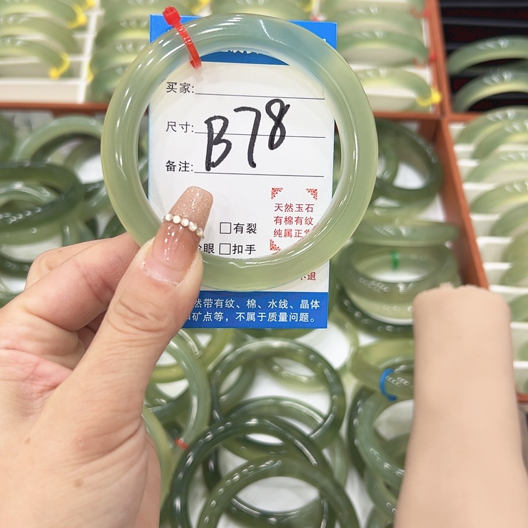 呆***鹅蛇纹石玉未镶嵌手镯