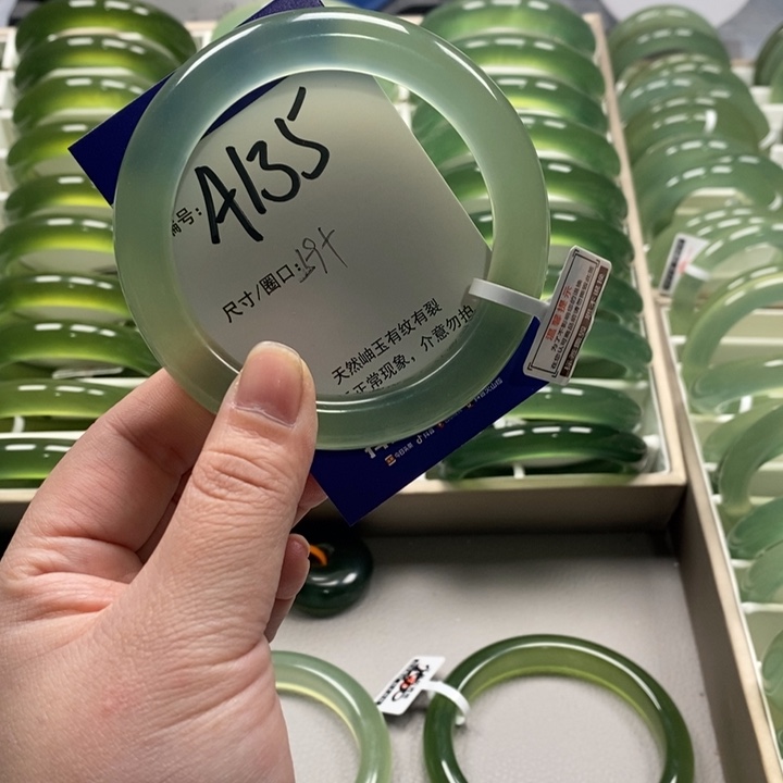 蛊***菇蛇纹石玉未镶嵌手镯