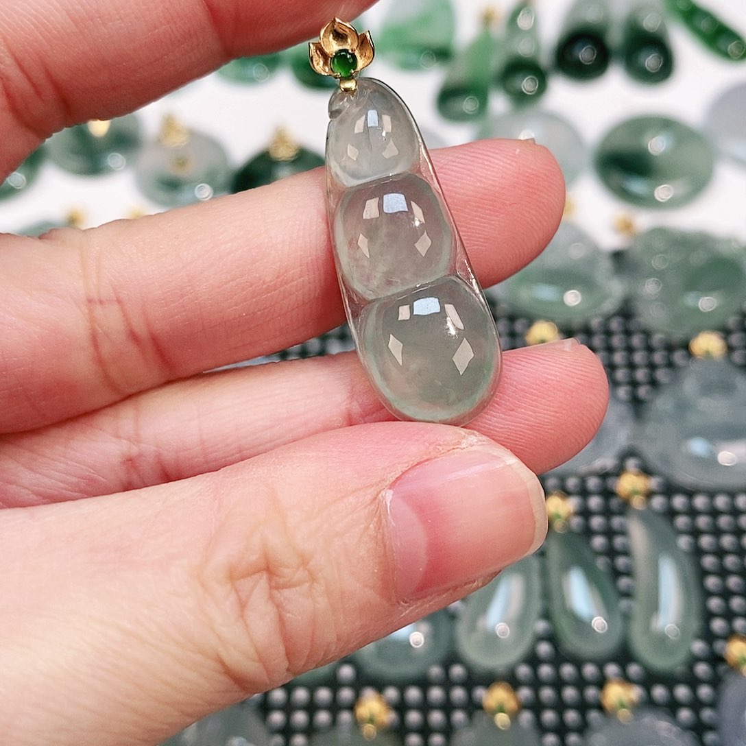 翡翠颈饰18K金镶嵌吊坠