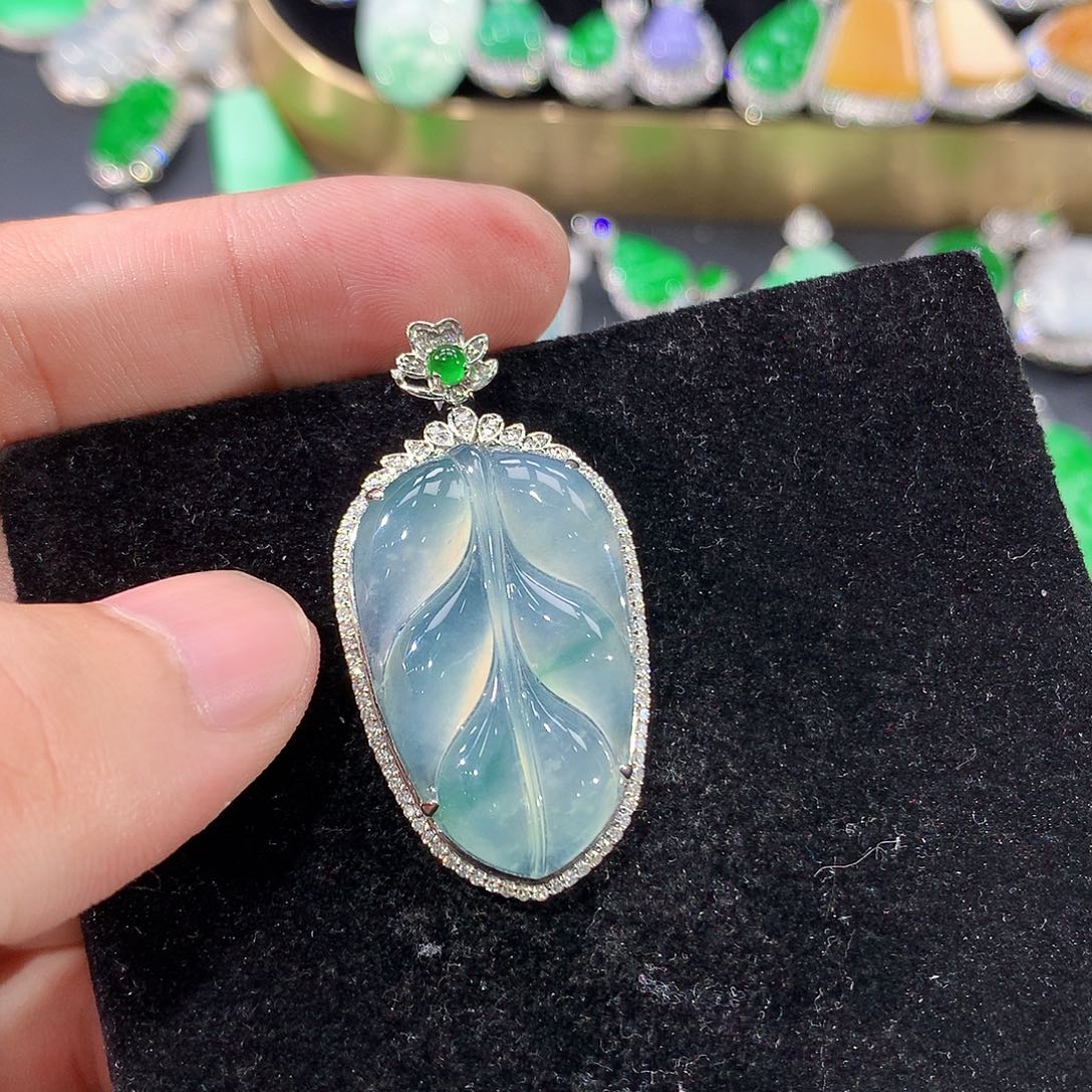 翡翠18K金镶嵌颈饰