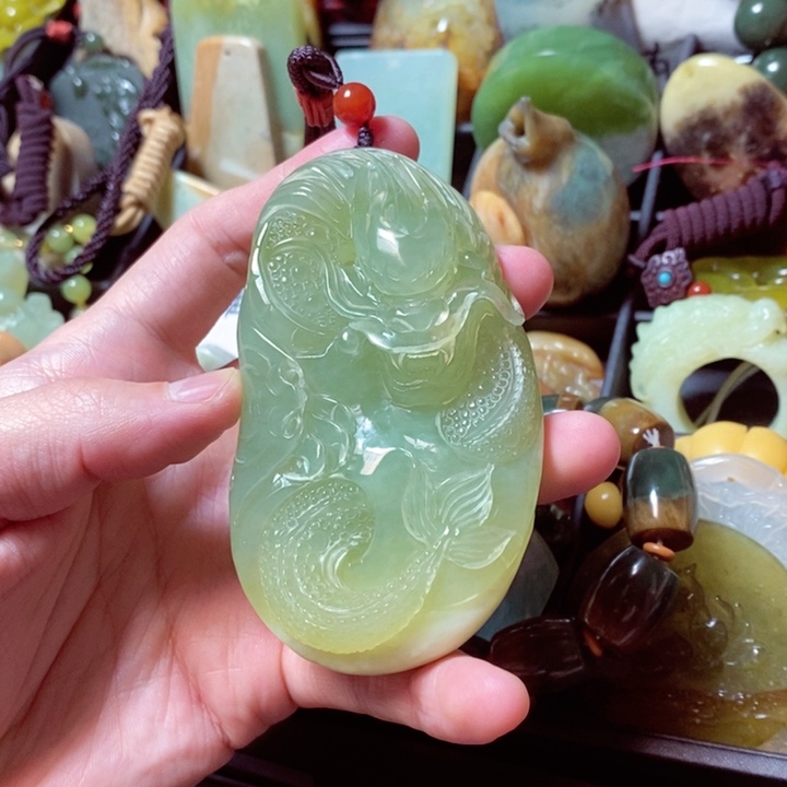 蛇纹石玉颈饰未镶嵌