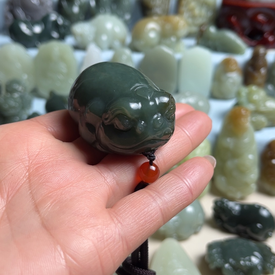 和田玉未镶嵌把件