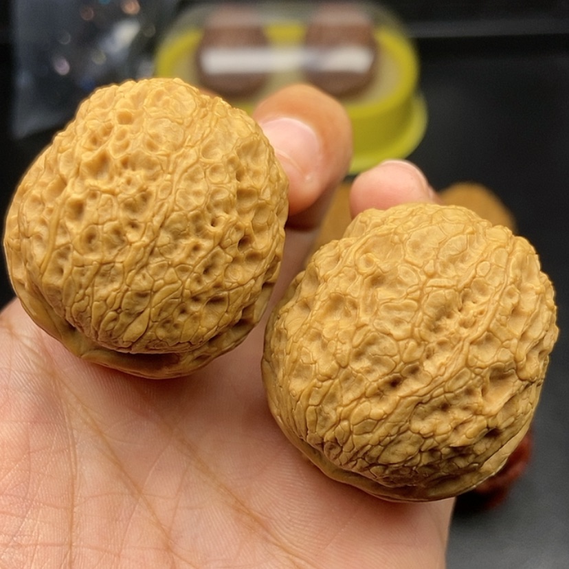 【闪购商品】把件文玩核桃40尺牡丹绣球53克