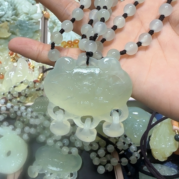 蛇纹石玉未镶嵌吊坠