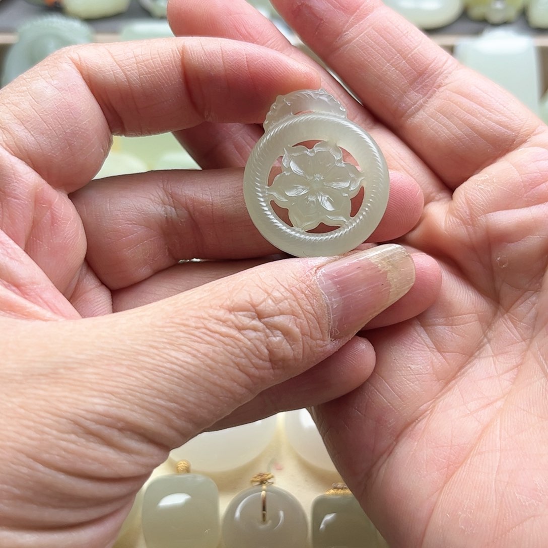 和田玉挂件未镶嵌