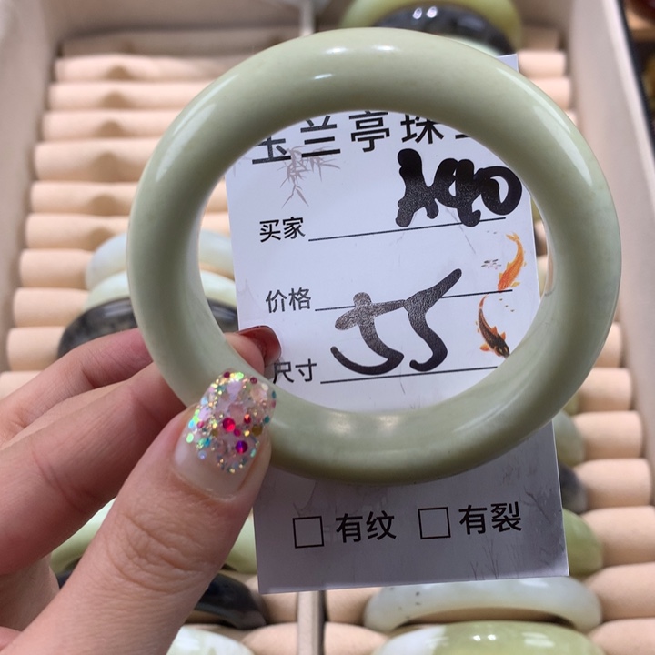 蛇纹石玉手镯未镶嵌