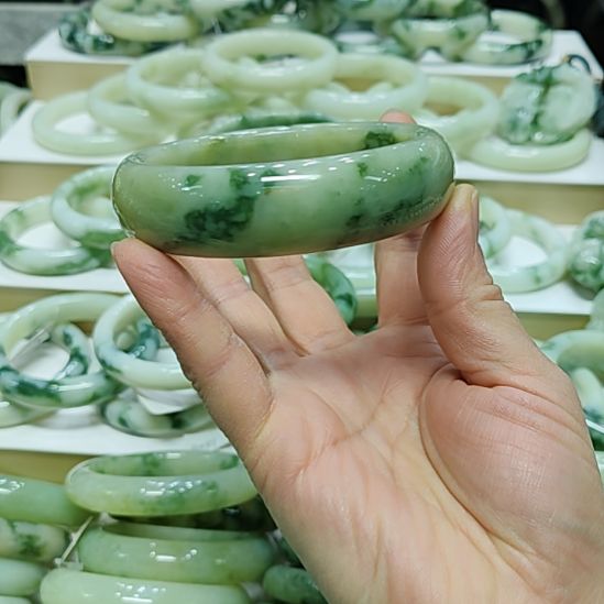 欧***乐透闪石-蛇纹石玉未镶嵌手镯