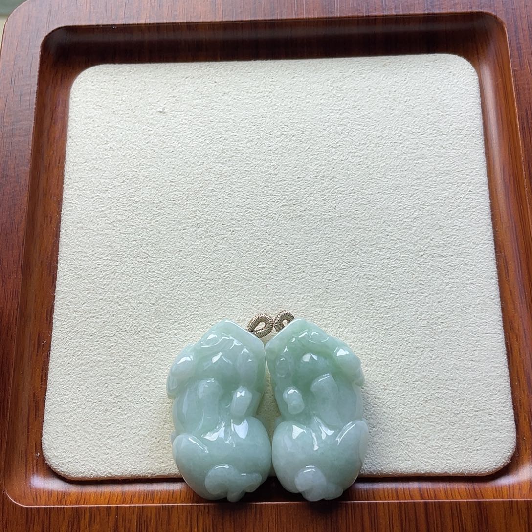 G***。颈饰未镶嵌翡翠纯天然翡翠