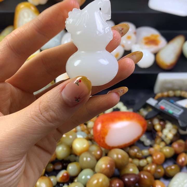 和田玉颈饰未镶嵌庞*