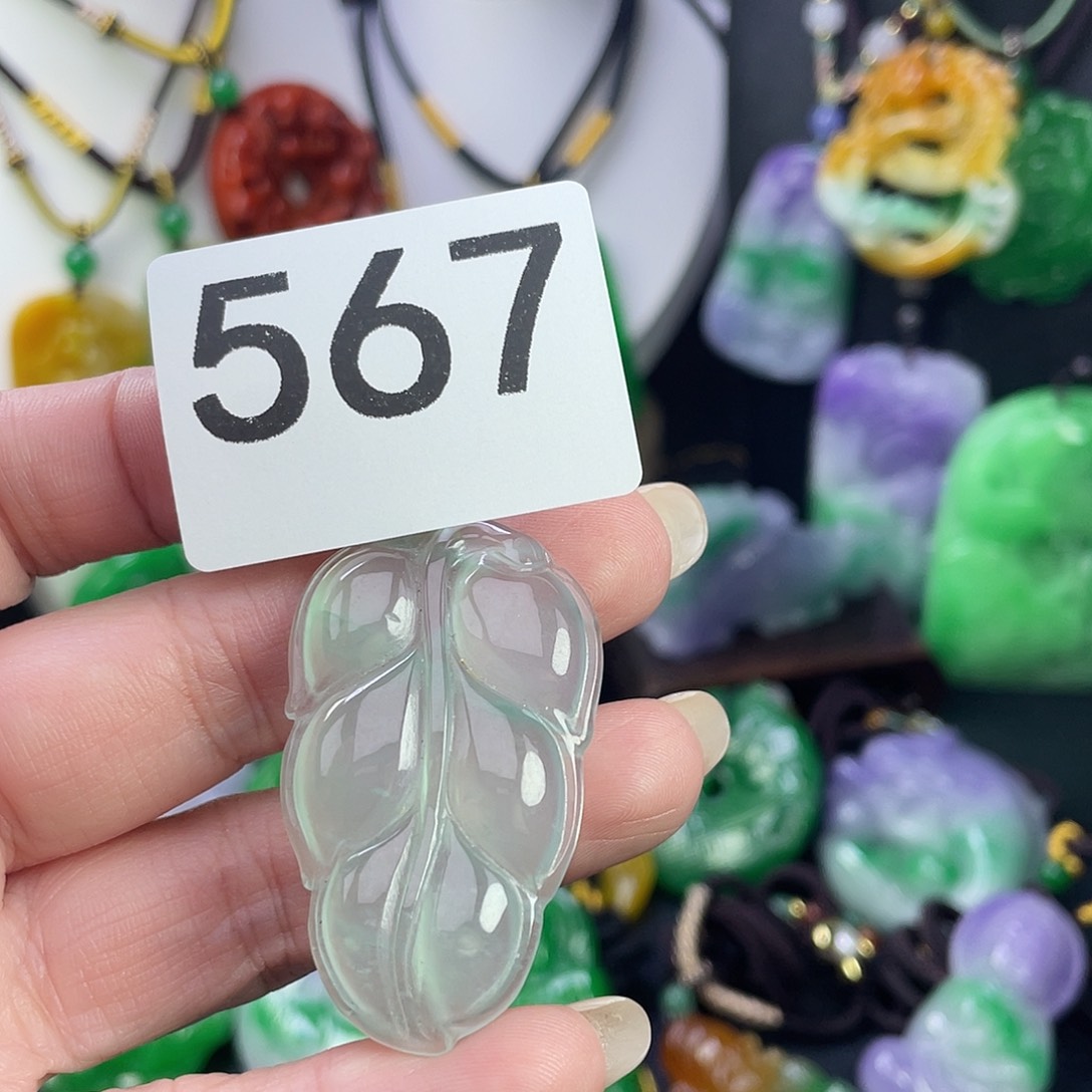 翡翠未镶嵌吊坠(赠链)