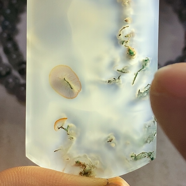 小***业玛瑙/玉髓未镶嵌颈饰