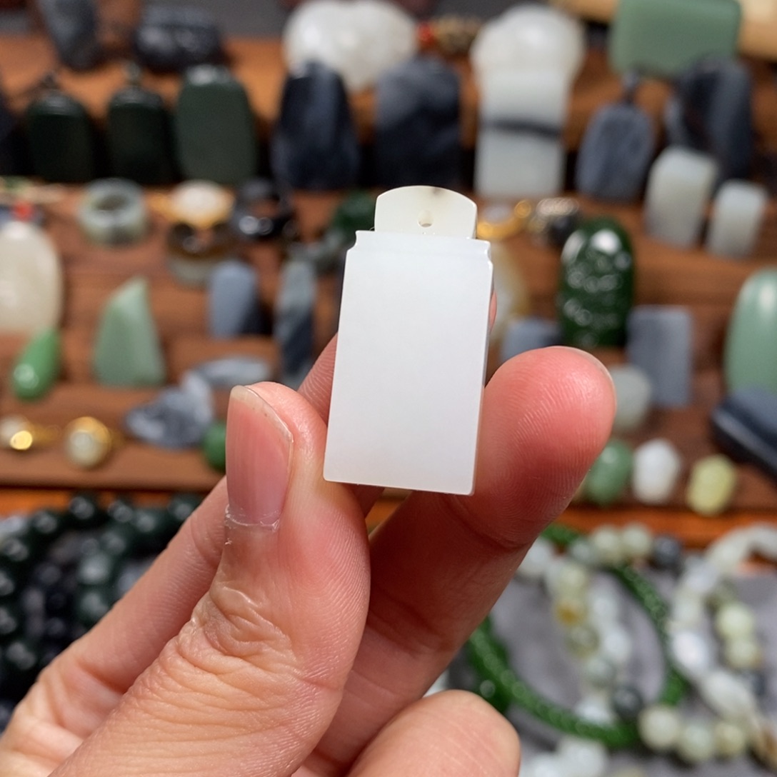 和田玉颈饰未镶嵌甜**果