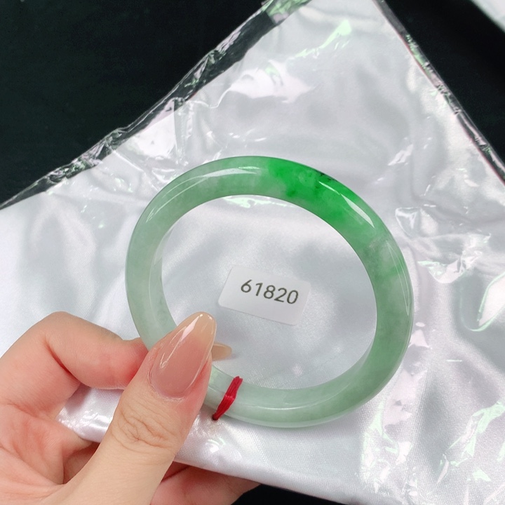 翡翠手镯未镶嵌天然翡翠手镯04