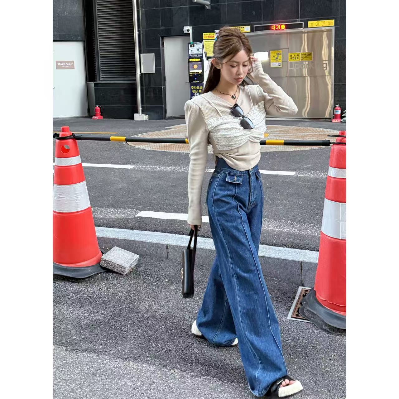 【YKL】杏仁云朵 米杏蕾丝抹胸假两件长袖蓝色两粒扣压线直筒裤