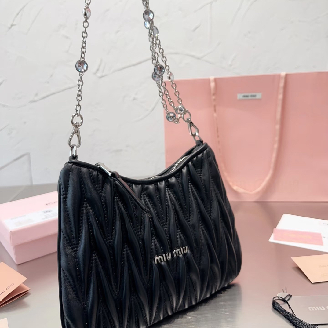99新 MIU MIU/缪缪 miumiu 月牙黑色宝石链条包/99新/优选