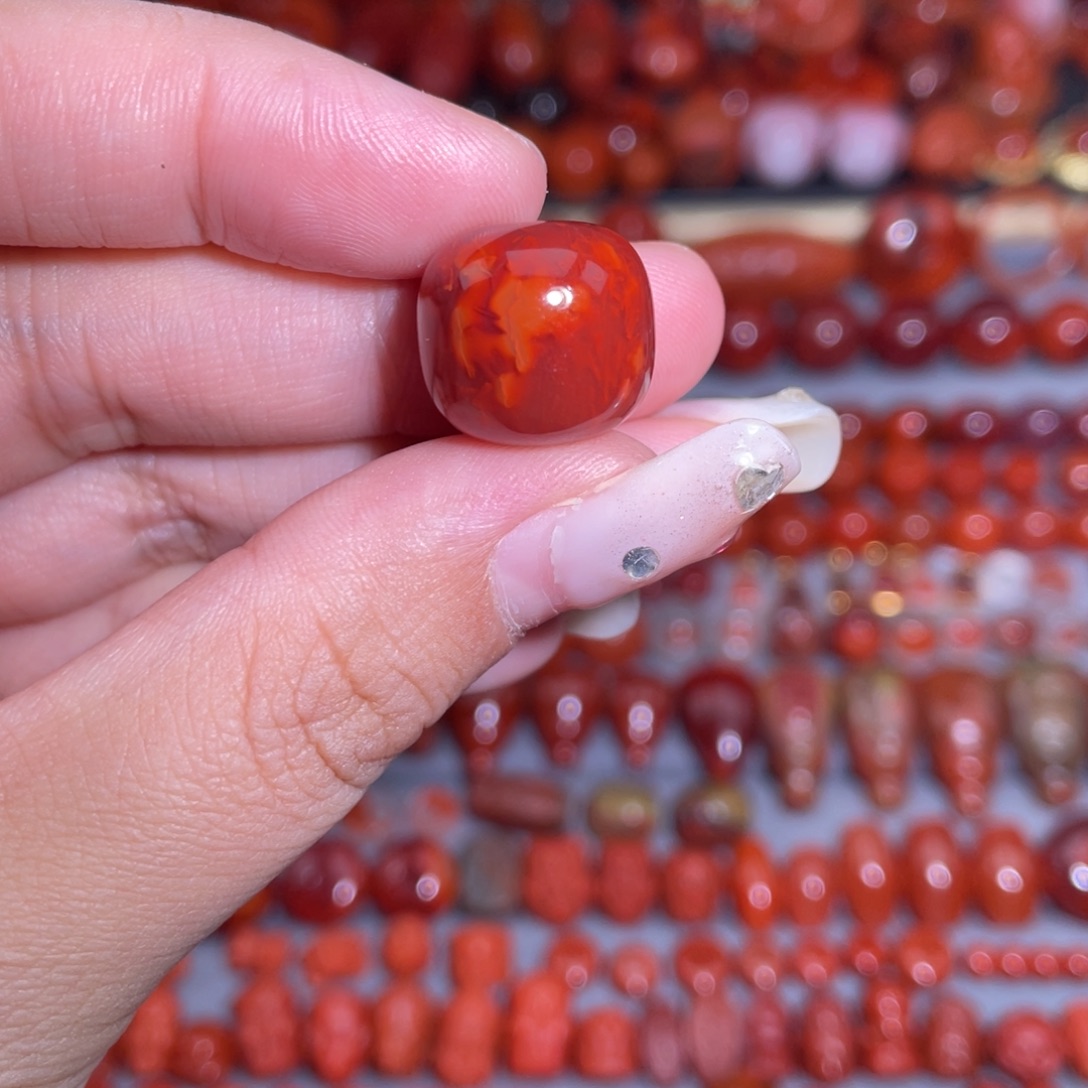 舍***得南红玛瑙未镶嵌老型