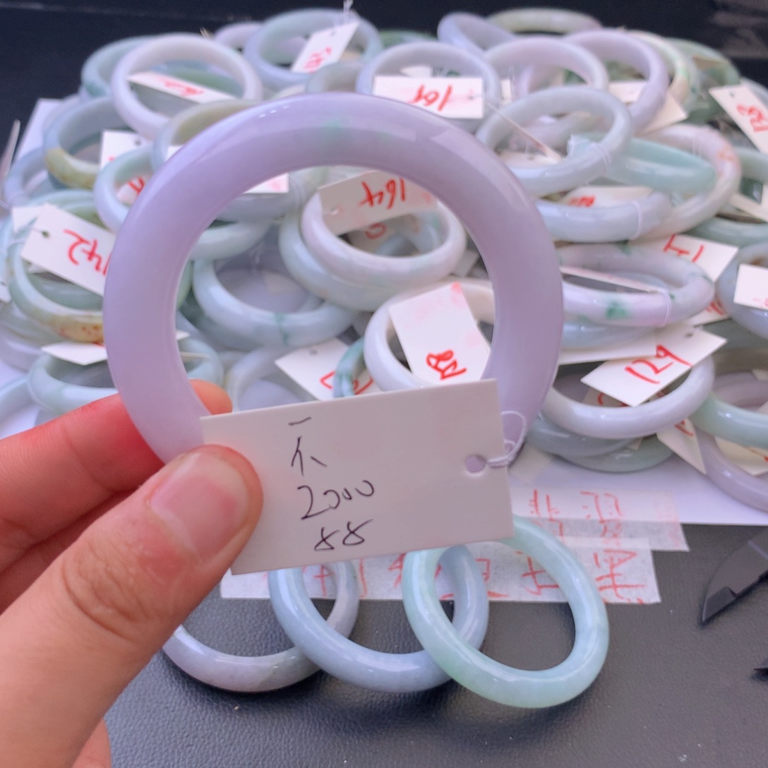 翡翠手镯未镶嵌不*白15699888888888