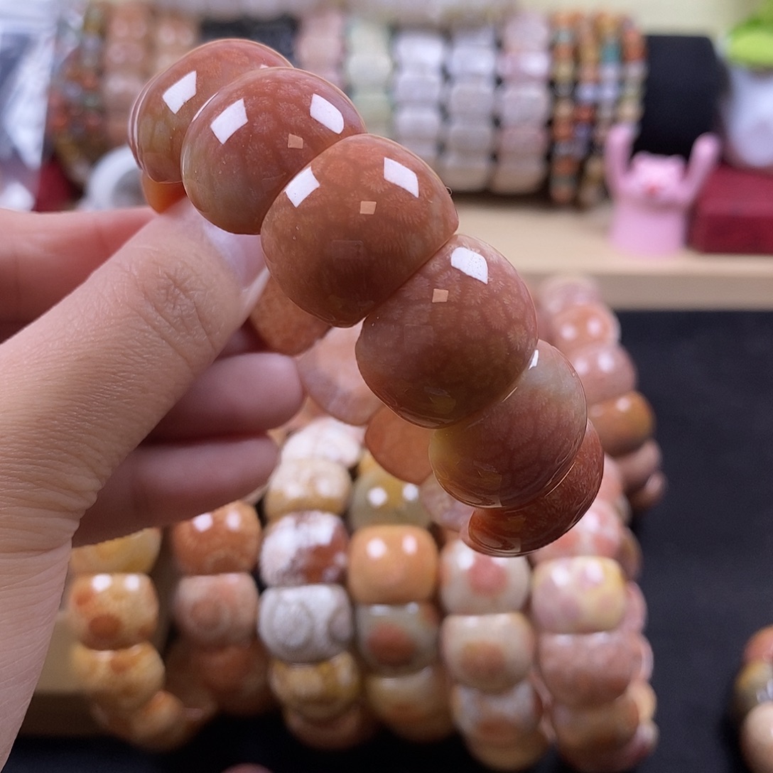 ****思硅化珊瑚（珊瑚玉）未镶嵌手牌