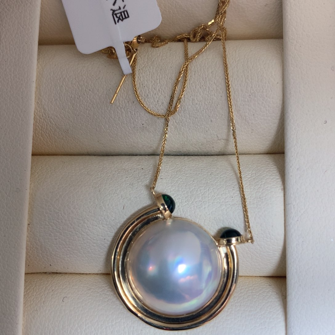 拼合珍珠（马贝珠）颈饰18K金镶嵌