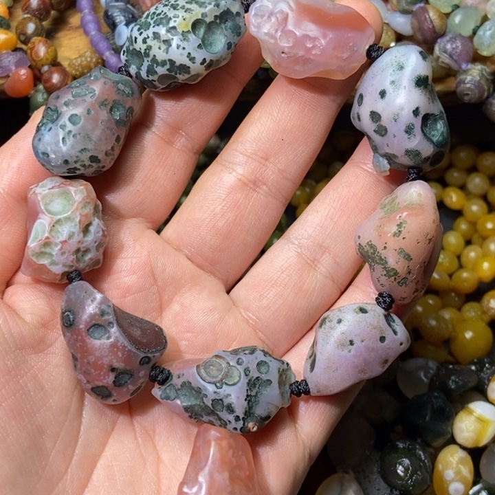 石材阿拉善地表俏色草花