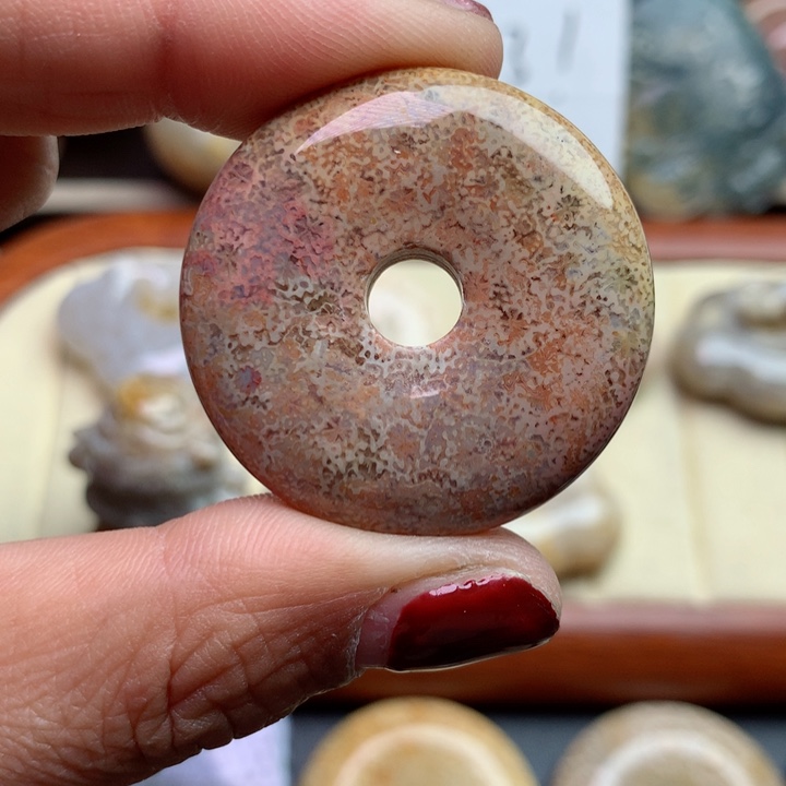 硅化珊瑚（珊瑚玉）颈饰足银镀金镶嵌