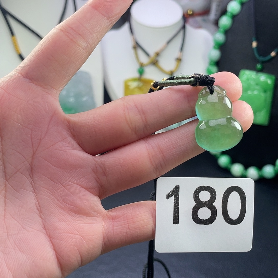 翡翠未镶嵌吊坠(赠链)