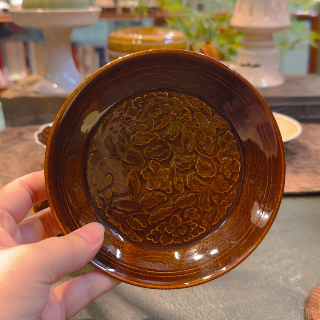 酱黄釉壶承 14.5cm  内膜印缠枝莲纹