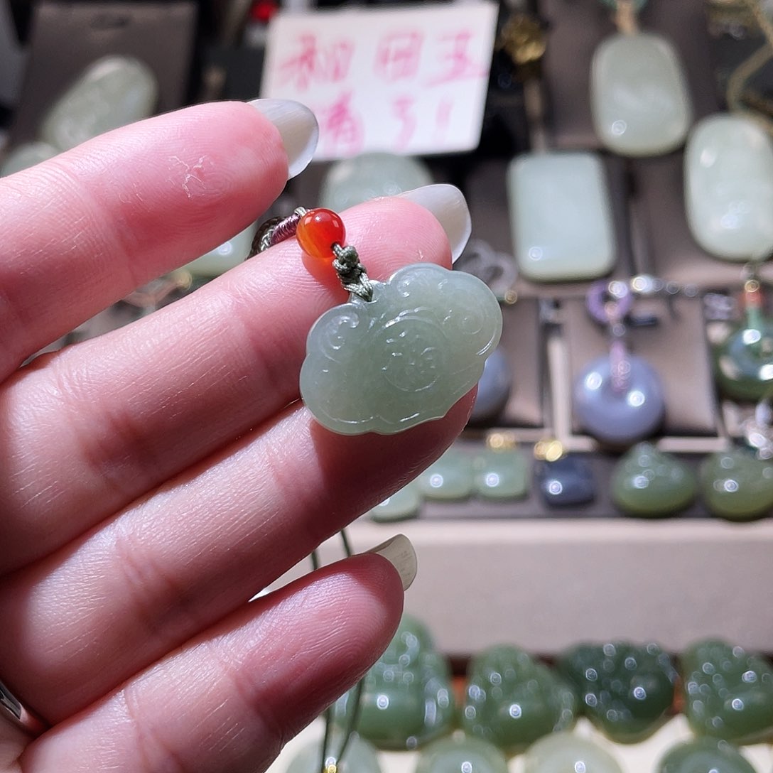 和田玉吊坠(不含链)未镶嵌￴****￴