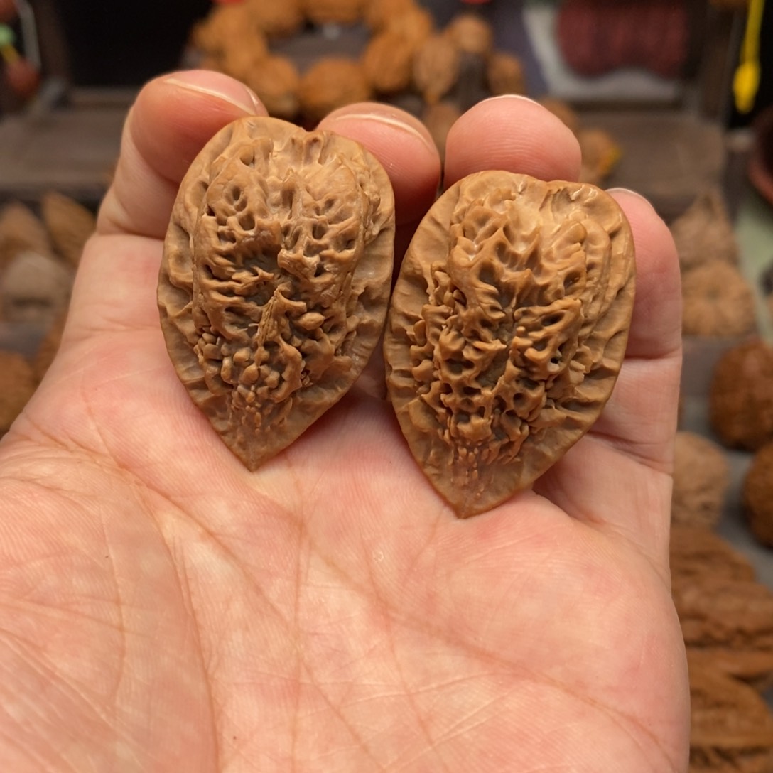 文玩核桃把件老树绣花鞋